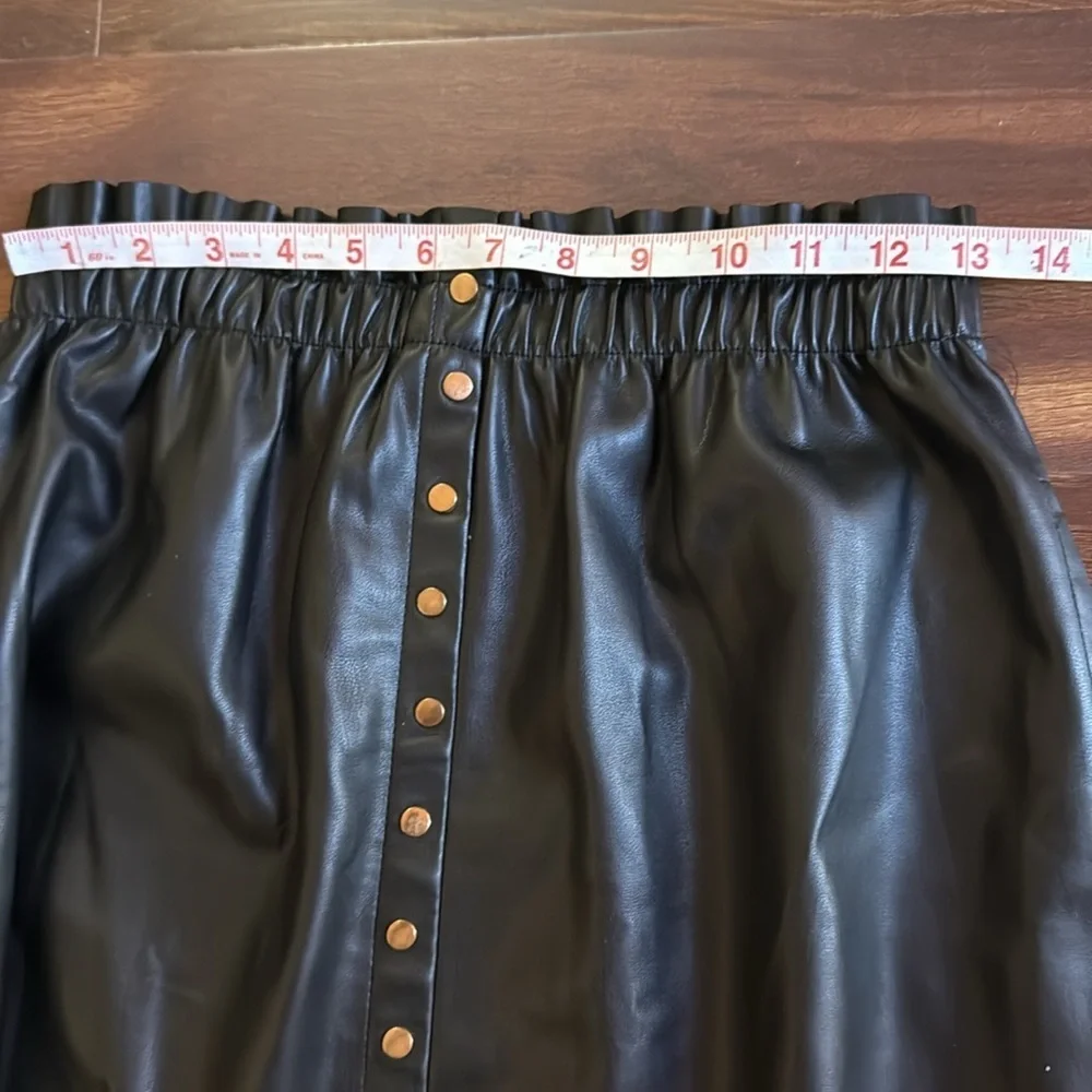MOLLY BRACKEN Black Faux Leather Skirt with Button Detail Size Medium